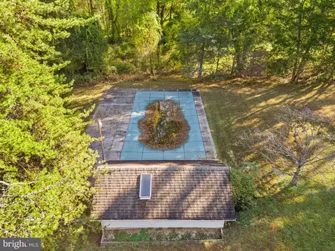 Exterior - 9200 Falls Run Rd, Mclean, VA 22102 photo 18 of 21