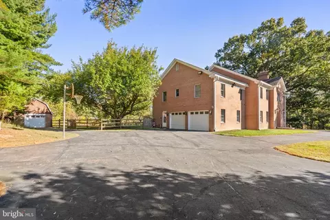 Exterior - 9200 Falls Run Rd, Mclean, VA 22102 photo 8 of 21