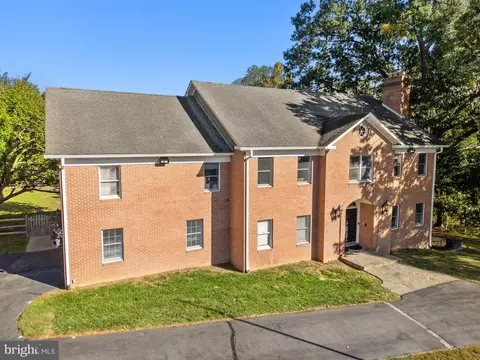 Exterior - 9200 Falls Run Rd, Mclean, VA 22102 photo 9 of 21