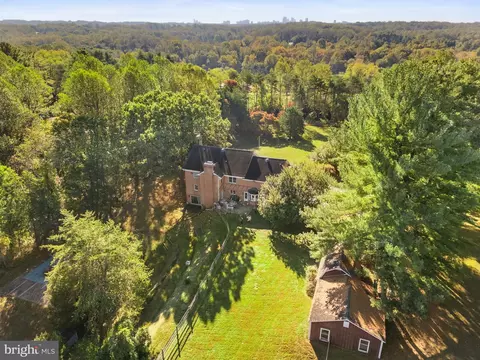 View/Area - 9200 Falls Run Rd, Mclean, VA 22102 photo 7 of 8