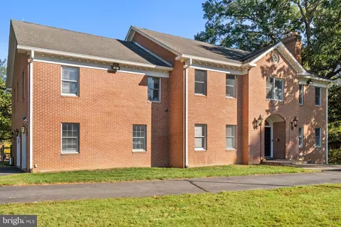 Exterior - 9200 Falls Run Rd, Mclean, VA 22102 photo 5 of 21