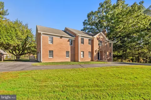 Exterior - 9200 Falls Run Rd, Mclean, VA 22102 photo 3 of 21