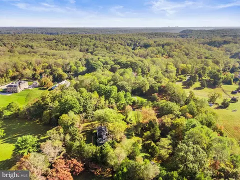 View/Area - 9200 Falls Run Rd, Mclean, VA 22102 photo 5 of 8