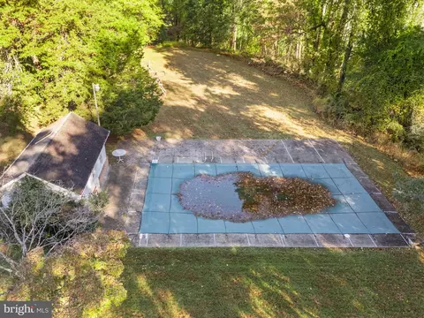 Exterior - 9200 Falls Run Rd, Mclean, VA 22102 photo 19 of 21