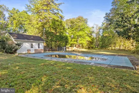 Exterior - 9200 Falls Run Rd, Mclean, VA 22102 photo 16 of 21