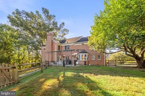 Exterior - 9200 Falls Run Rd, Mclean, VA 22102 photo 12 of 21