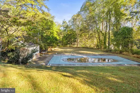 Exterior - 9200 Falls Run Rd, Mclean, VA 22102 photo 17 of 21