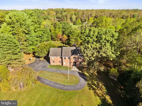 View/Area - 9200 Falls Run Rd, Mclean, VA 22102 photo 3 of 8