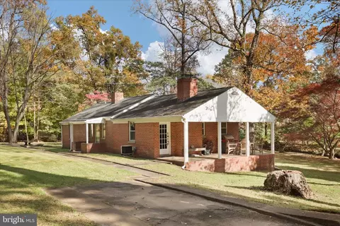 7914 Idylwood Rd, Dunn Loring, VA 22027