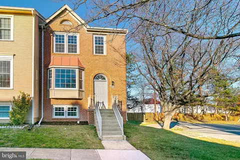 1279 Bond St, Herndon, VA 20170