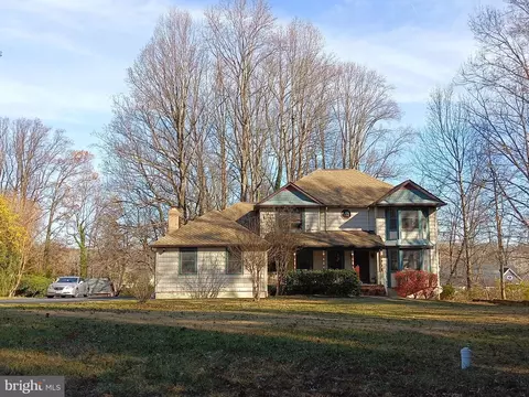 9608 Burke View Ave, Burke, VA 22015
