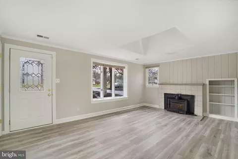 Living - 6705 Greenleaf St, Springfield, VA 22150 photo 1 of 4