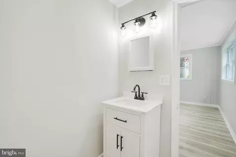 Entry Way - 6705 Greenleaf St, Springfield, VA 22150 photo 5 of 6