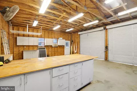Entry Way - 6705 Greenleaf St, Springfield, VA 22150 photo 6 of 6