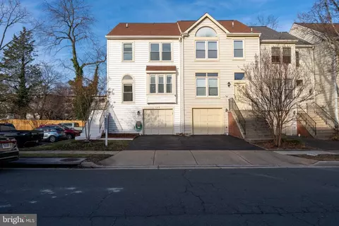 529 Dakota Dr, Herndon, VA 20170