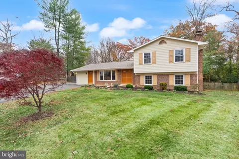 8522 Tysons Ct, Vienna, VA 22182