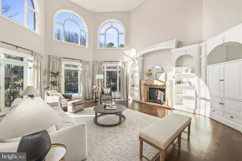Living - 8340 Springhaven Garden Ln, Mclean, VA 22102 photo 3 of 7