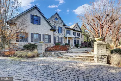 Exterior - 8340 Springhaven Garden Ln, Mclean, VA 22102 photo 8 of 8