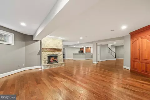 Living - 8340 Springhaven Garden Ln, Mclean, VA 22102 photo 6 of 7