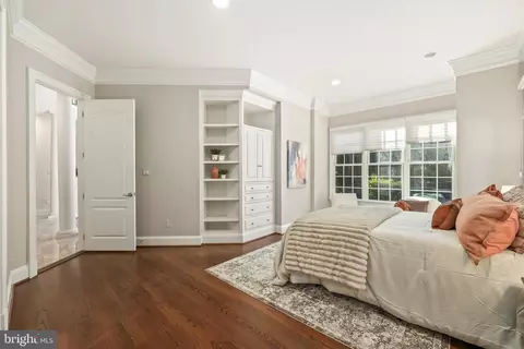 Bedroom - 8340 Springhaven Garden Ln, Mclean, VA 22102 photo 2 of 10