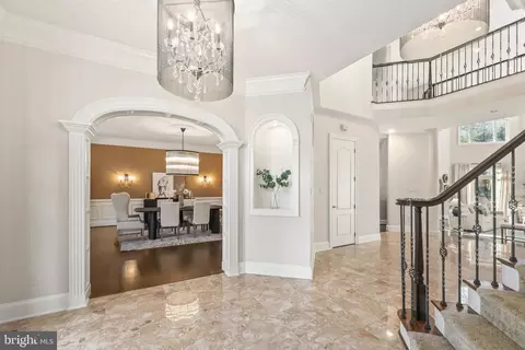 Entry Way - 8340 Springhaven Garden Ln, Mclean, VA 22102 photo 3 of 7