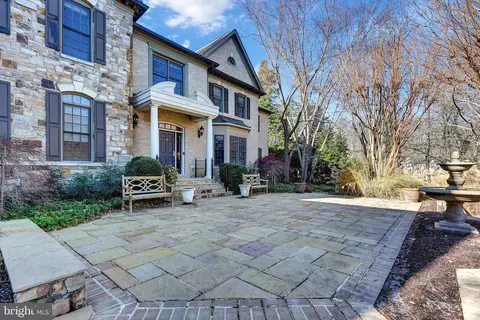 Exterior - 8340 Springhaven Garden Ln, Mclean, VA 22102 photo 7 of 8