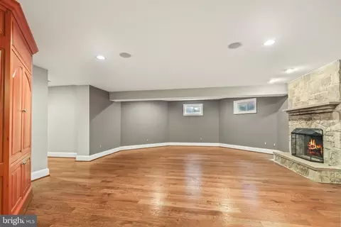 Living - 8340 Springhaven Garden Ln, Mclean, VA 22102 photo 7 of 7