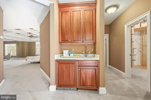 Entry Way - 8340 Springhaven Garden Ln, Mclean, VA 22102 photo 6 of 7