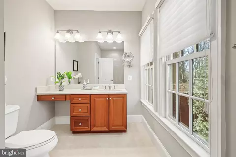 Bath - 8340 Springhaven Garden Ln, Mclean, VA 22102 photo 5 of 7