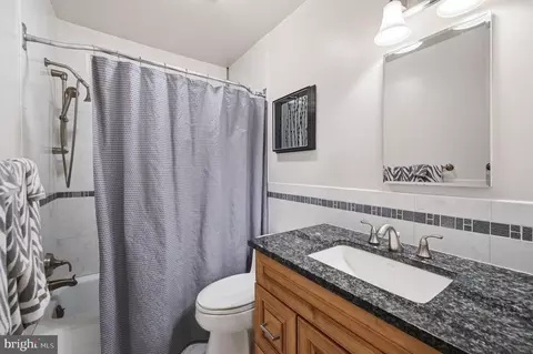 Bath - 2218 Wakerobin Ln, Reston, VA 20191 photo 3 of 4