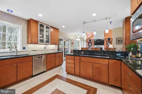 Kitchen - 2218 Wakerobin Ln, Reston, VA 20191 photo 7 of 7
