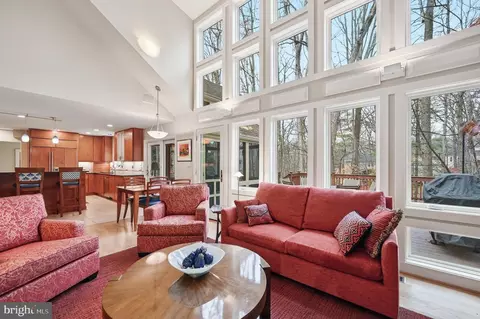 2218 Wakerobin Ln, Reston, VA 20191