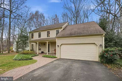 Exterior - 2218 Wakerobin Ln, Reston, VA 20191 photo 7 of 9