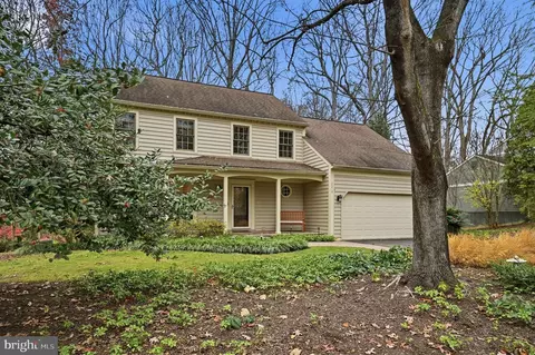 Exterior - 2218 Wakerobin Ln, Reston, VA 20191 photo 6 of 9