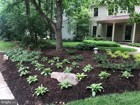 Exterior - 2218 Wakerobin Ln, Reston, VA 20191 photo 8 of 9