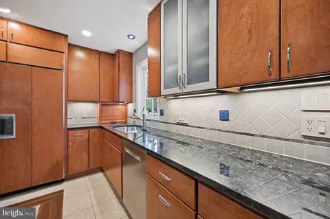 Kitchen - 2218 Wakerobin Ln, Reston, VA 20191 photo 2 of 7