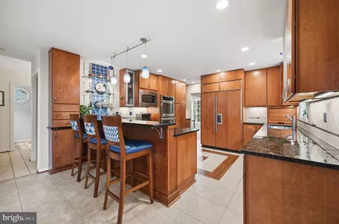 Kitchen - 2218 Wakerobin Ln, Reston, VA 20191 photo 6 of 7