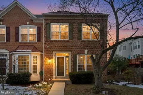 5432 Summer Leaf Ln, Alexandria, VA 22312