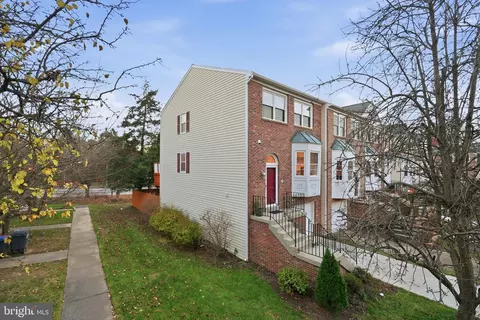 12325 Field Lark Ct, Fairfax, VA 22033
