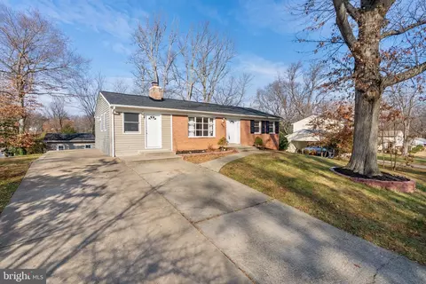 8600 Kentford Dr, Springfield, VA 22152