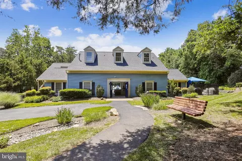 Exterior - 4511 Stone Pine Ct, Chantilly, VA 20151 photo 5 of 7