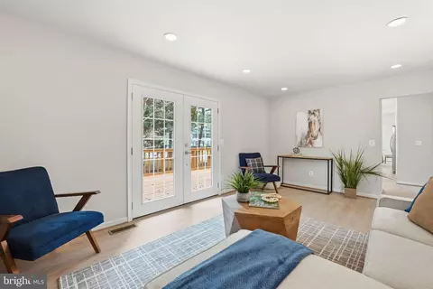 Living - 4511 Stone Pine Ct, Chantilly, VA 20151 photo 7 of 7