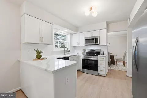 Kitchen - 4511 Stone Pine Ct, Chantilly, VA 20151 photo 2 of 2