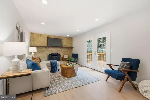 Living - 4511 Stone Pine Ct, Chantilly, VA 20151 photo 5 of 7