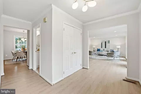 Entry Way - 4511 Stone Pine Ct, Chantilly, VA 20151 photo 4 of 6