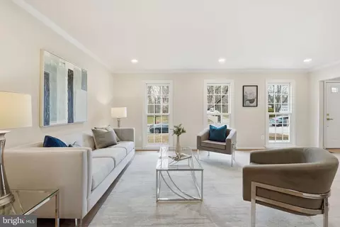 Living - 4511 Stone Pine Ct, Chantilly, VA 20151 photo 3 of 7