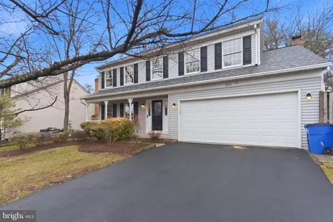 896 Broad Oaks Dr, Herndon, VA 20170