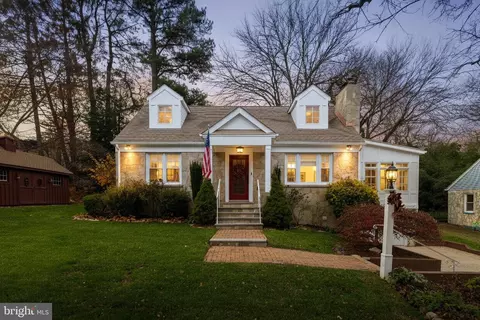 4004 Estabrook Dr, Annandale, VA 22003