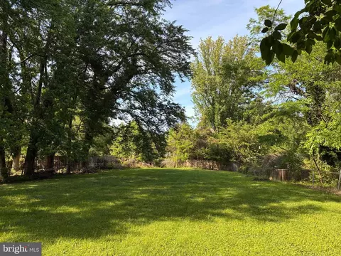 Exterior - 6144 Chesterbrook Rd, Mclean, VA 22101 photo 23 of 25