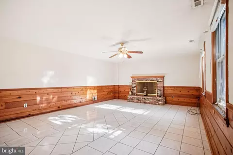 Living - 6144 Chesterbrook Rd, Mclean, VA 22101 photo 2 of 6